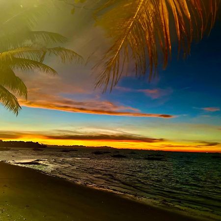 Treasure Beach Resort Carles Luaran gambar