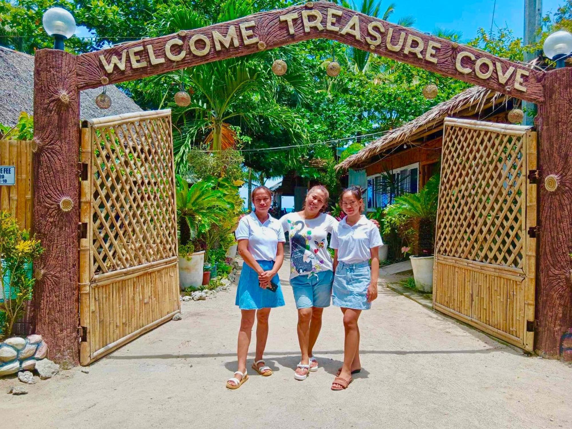 Treasure Beach Resort Carles Luaran gambar