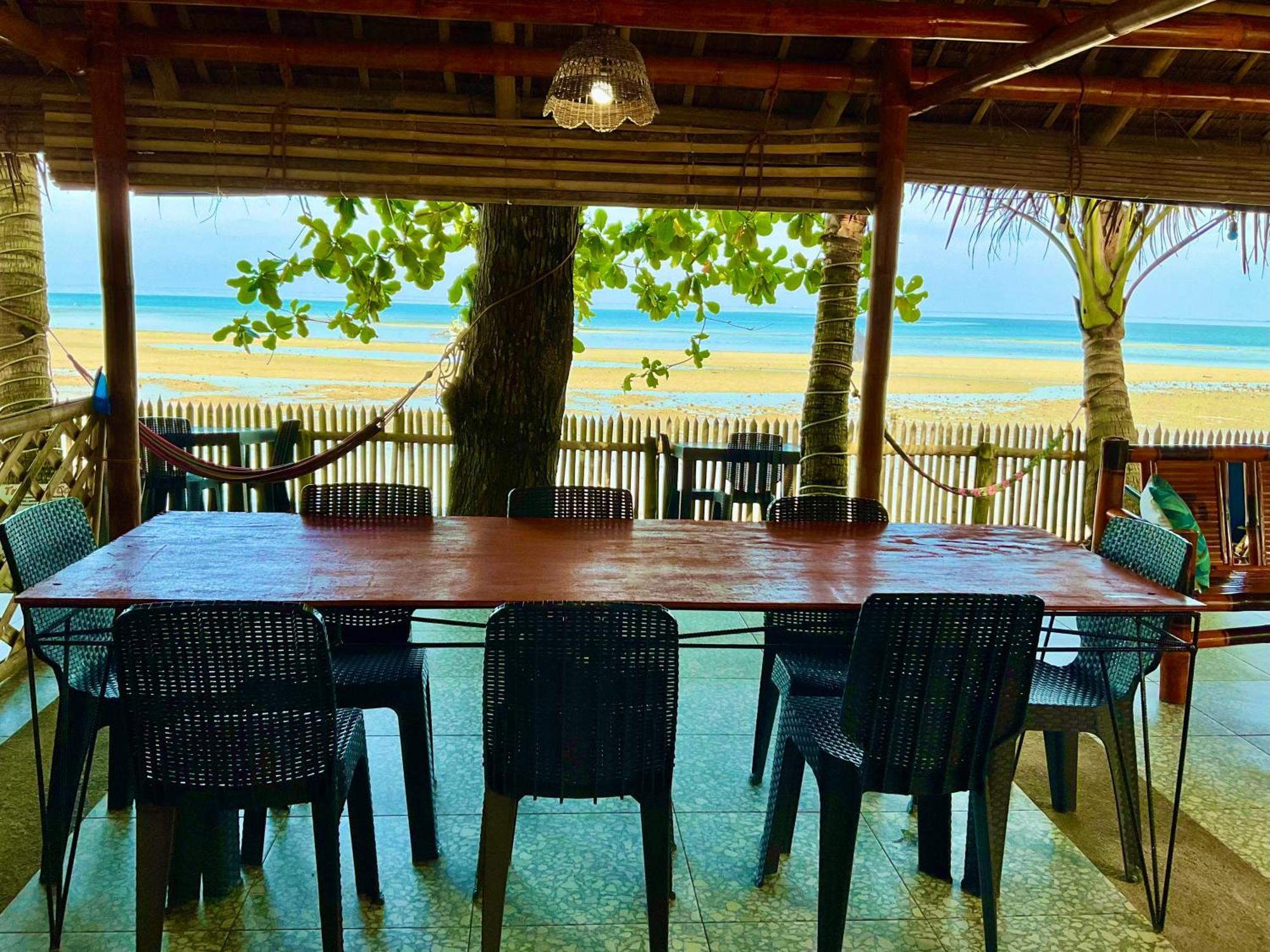 Treasure Beach Resort Carles Luaran gambar