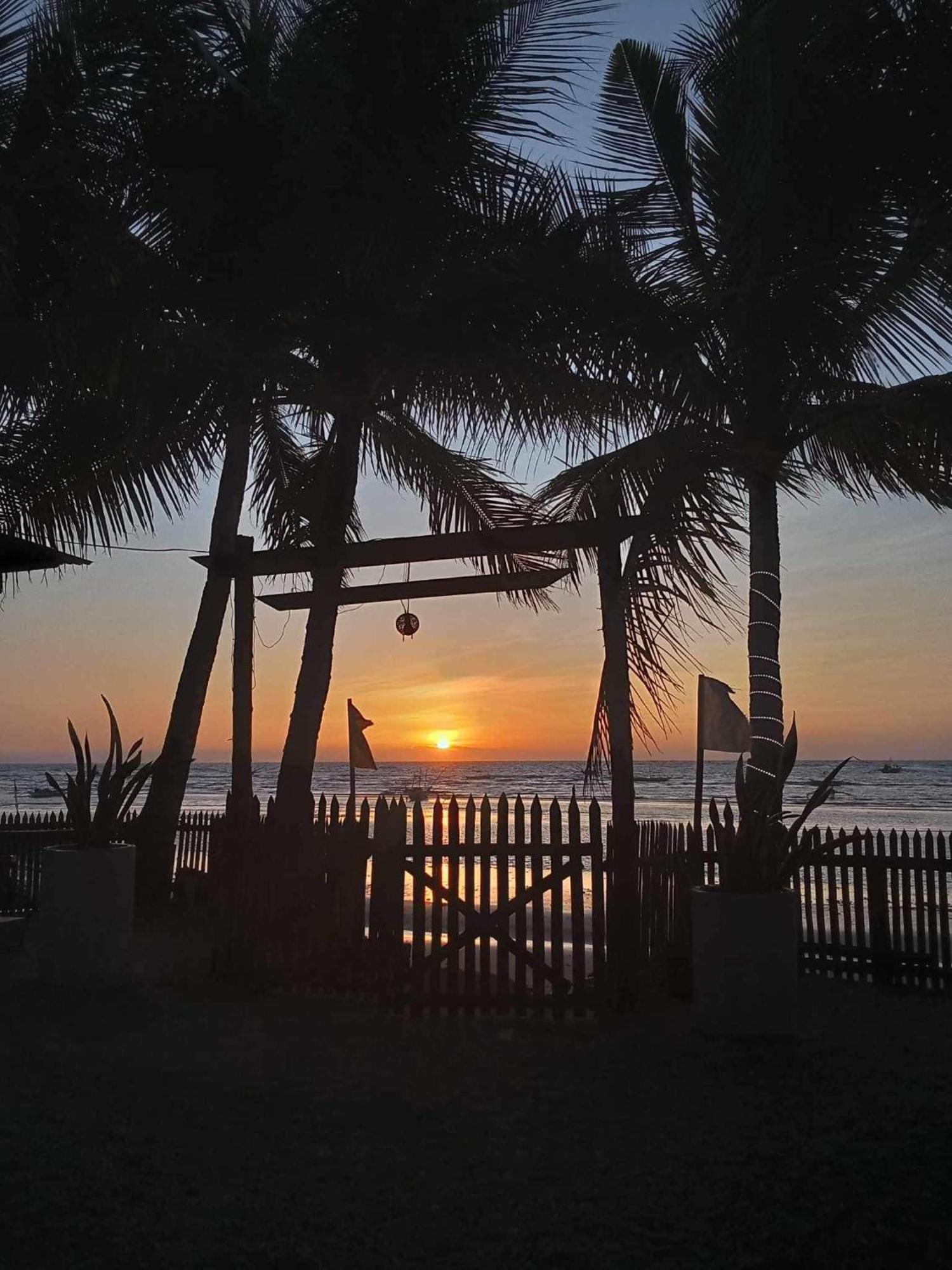 Treasure Beach Resort Carles Luaran gambar